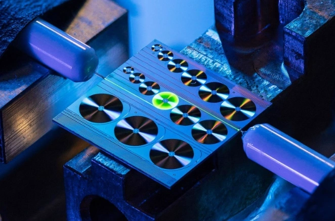 Optics & Photonics